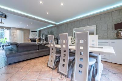 Maison - 180 m² - 8 pièces