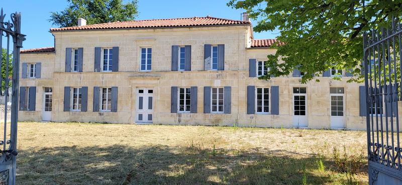 Maison ancienne - 270 m² - 8 pièces