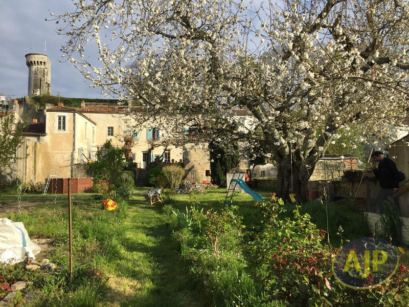 Maison - 230 m² - 7 pièces