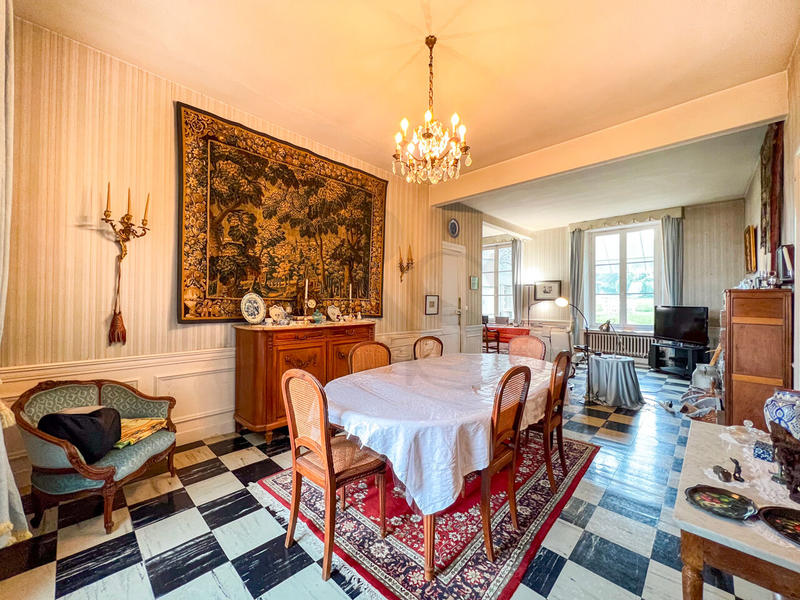 Maison - 358 m² - 11 pièces