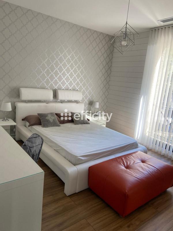 Demeure - 200 m² - 7 pièces