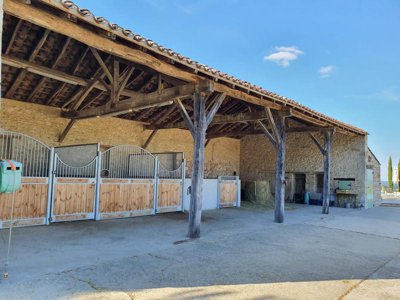 Maison - 220 m² - 6 pièces