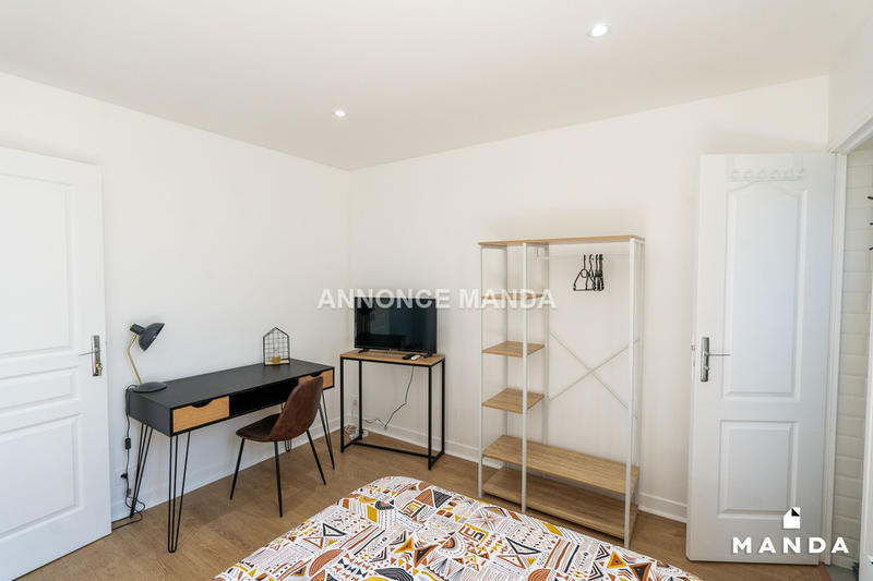 Chambre - 11 m² - 4 pièces