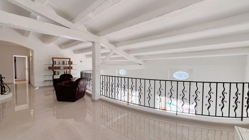 Villa - 288 m² - 6 pièces