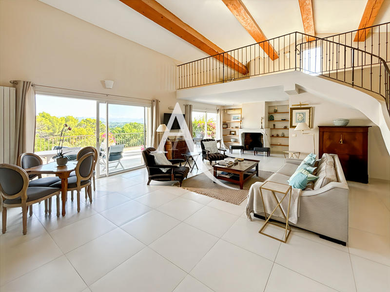 Maison - 295 m² - 10 pièces