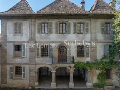 Maison - 1 131 m² - 15 pièces