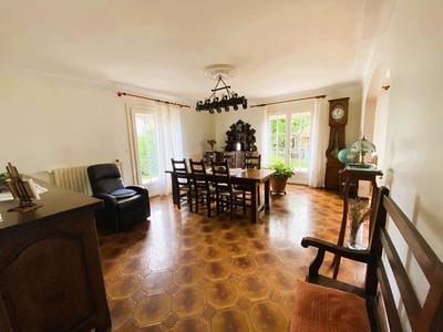 Maison - 223 m² - 6 pièces