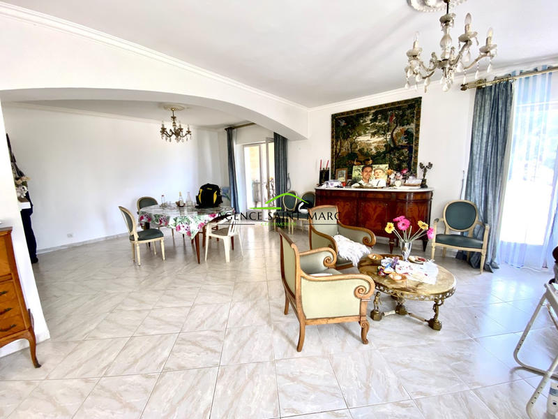 Maison - 221 m² - 5 pièces