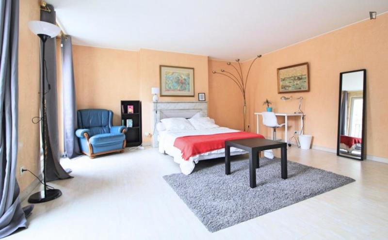 Chambre - 25 m² - 6 pièces