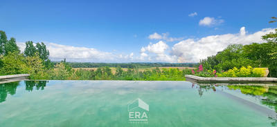 Maison - 280 m² - 8 pièces