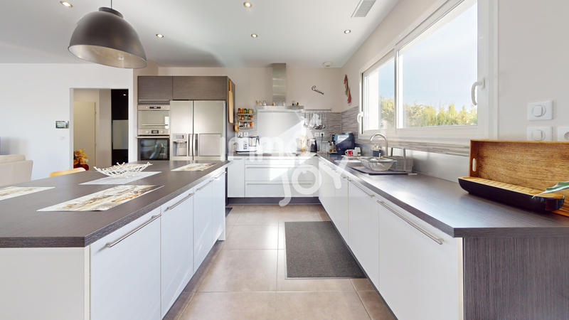 Maison - 170 m² - 7 pièces