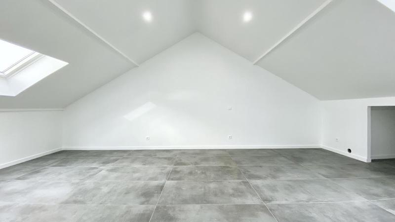 Maison - 240 m² - 6 pièces