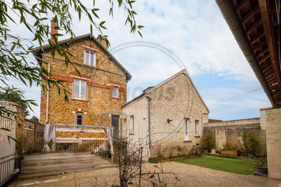 Maison - 351 m² - 13 pièces