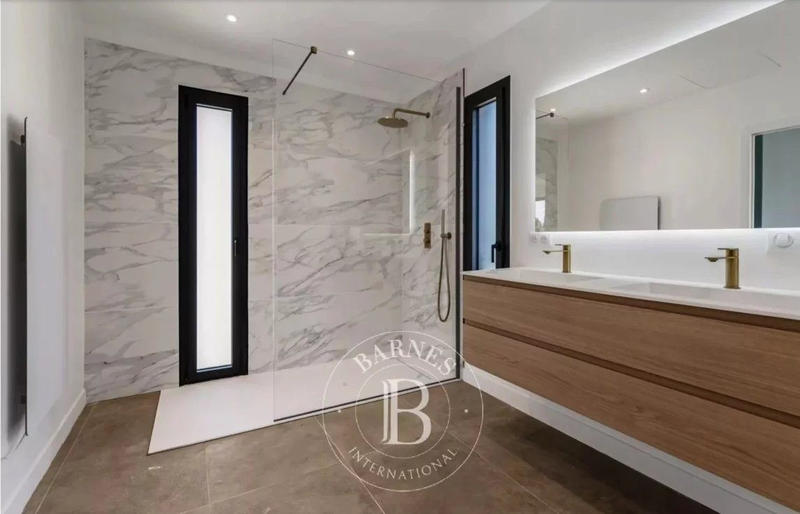 Villa - 214 m² - 5 pièces