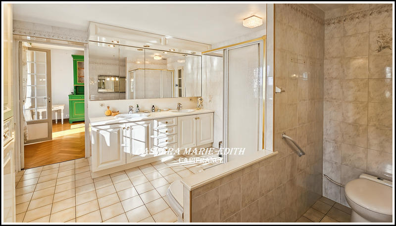 Maison - 322 m² - 9 pièces