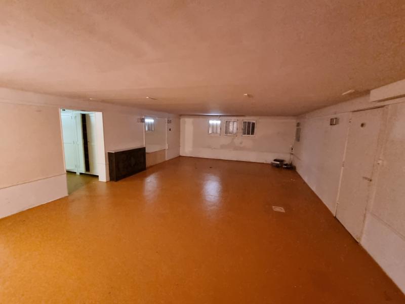 Maison - 331 m² - 7 pièces