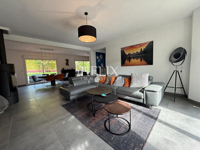 Maison - 200 m² - 6 pièces