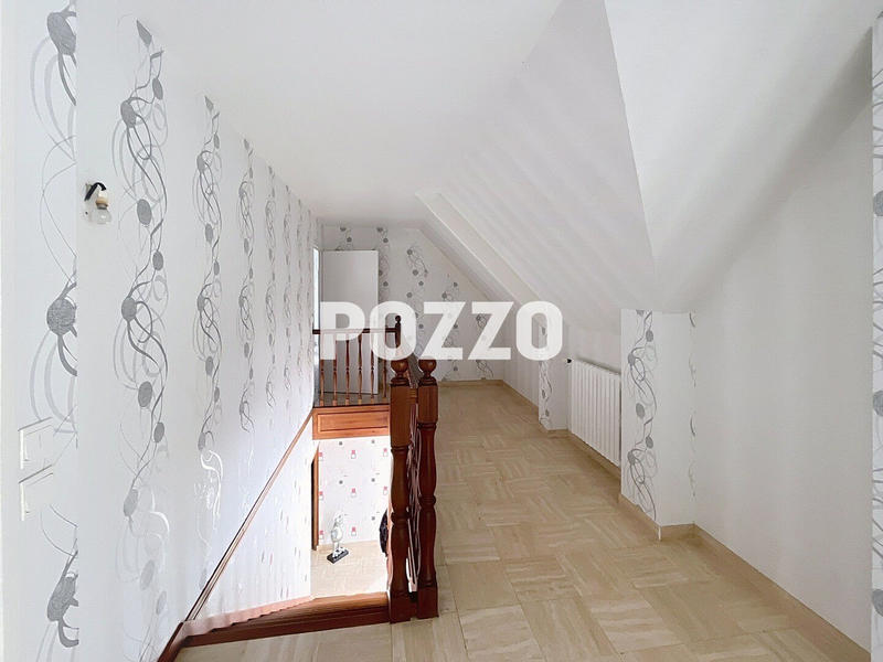 Maison - 275 m² - 11 pièces