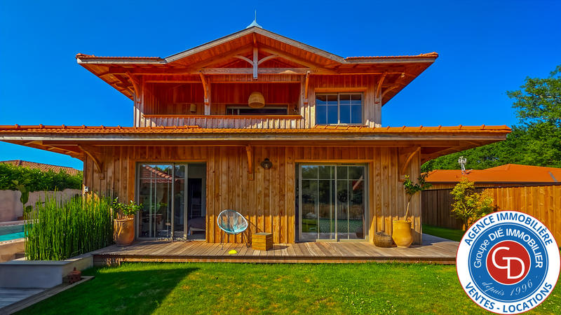 Maison - 250 m² - 6 pièces