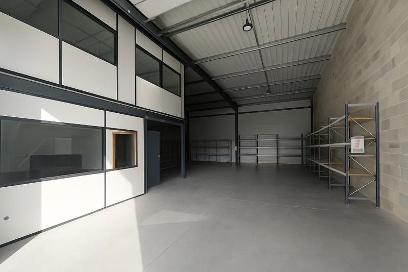 Local d'activité / Entrepôt - 260 m²