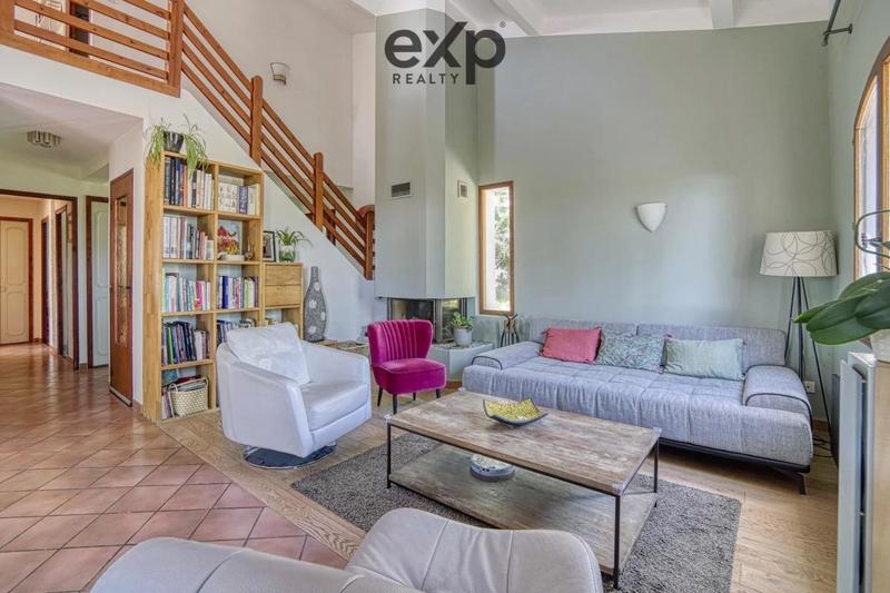 Maison - 203 m² - 6 pièces