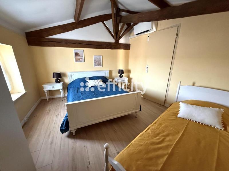 Maison - 325 m² - 13 pièces