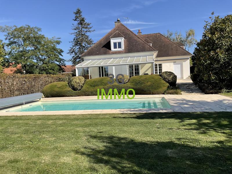 Maison traditionnelle - 333 m² - 8 pièces