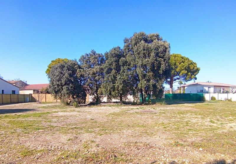 Terrain constructible - 1 400 m²