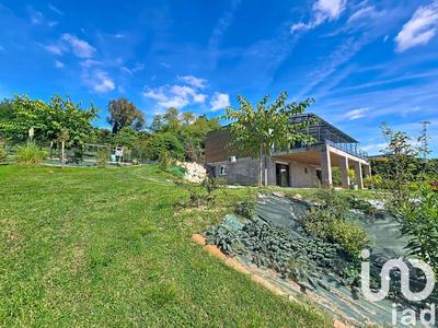 Maison - 168 m² - 8 pièces