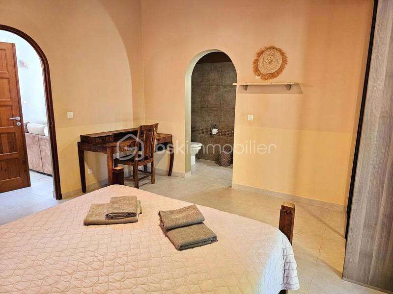 Propriété - 189 m² - 6 pièces