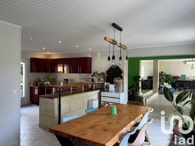 Maison - 250 m² - 6 pièces