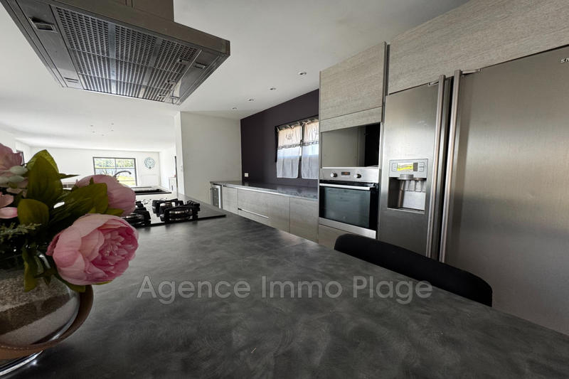 Maison - 250 m² - 6 pièces