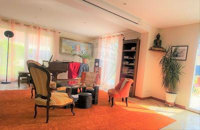 Maison - 187 m² - 10 pièces