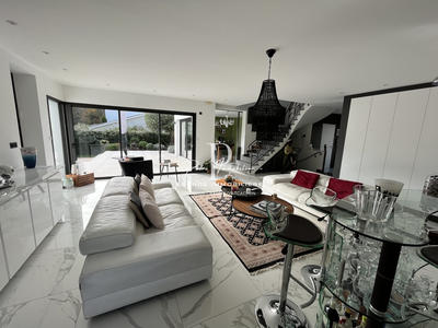 Maison contemporaine - 250 m² - 6 pièces