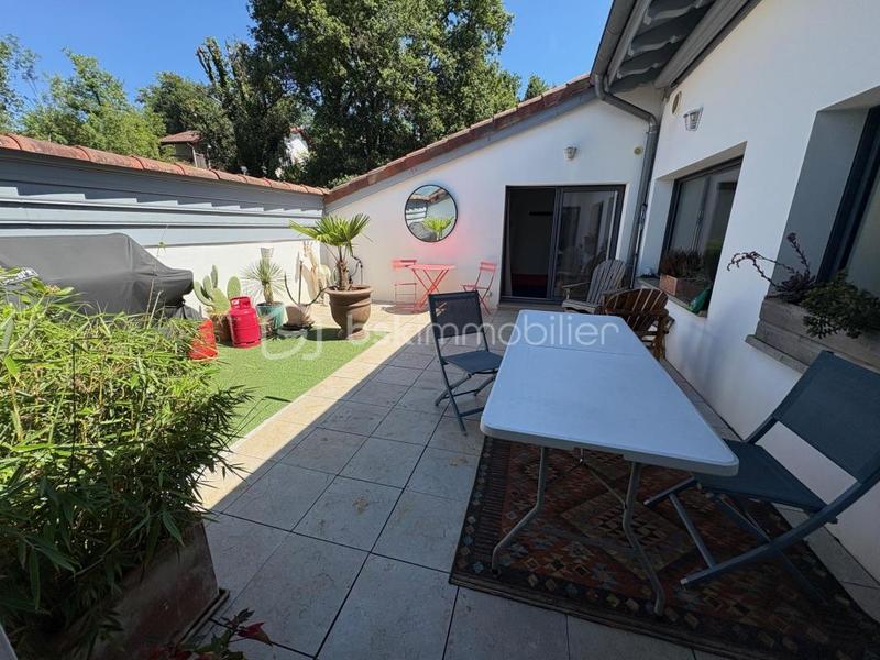 Bureau - 246 m² - 7 pièces