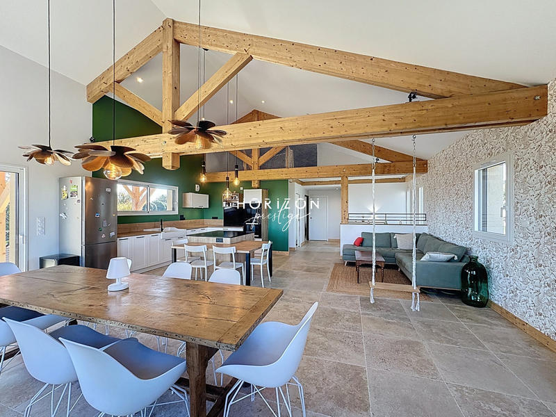 Maison - 210 m² - 9 pièces