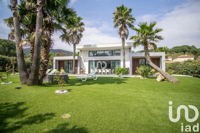 Maison - 213 m² - 5 pièces