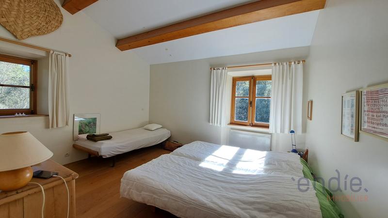 Maison - 210 m² - 7 pièces