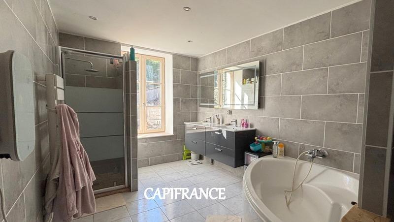 Maison de village - 120 m² - 6 pièces