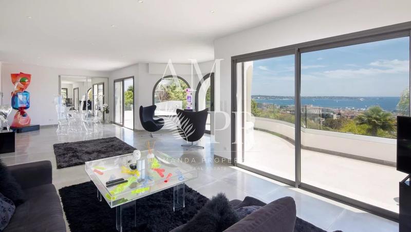 Villa - 265 m² - 6 pièces