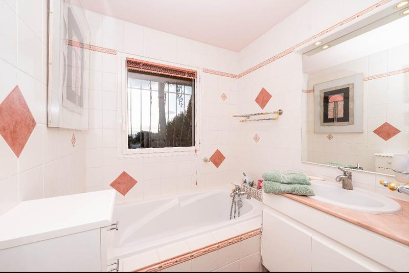 Villa - 270 m² - 6 pièces