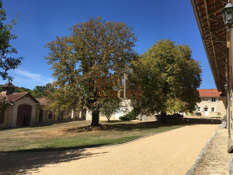 Maison - 300 m² - 8 pièces