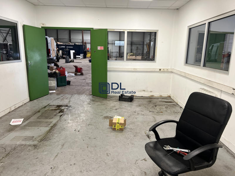 Entrepôt - 1 668 m²