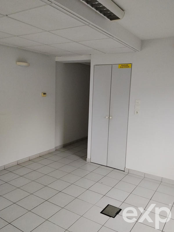 Bureau - 93 m² - 5 pièces