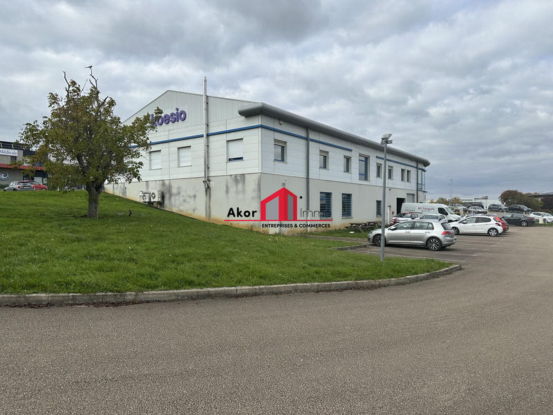 Local commercial - 1 323 m²