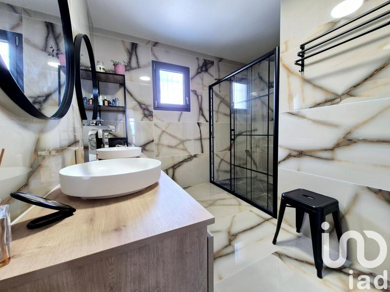 Maison - 99 m² - 5 pièces