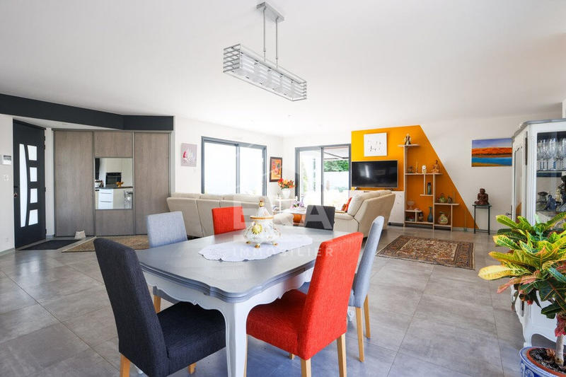 Maison - 192 m² - 6 pièces