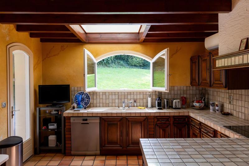 Maison - 238 m² - 8 pièces