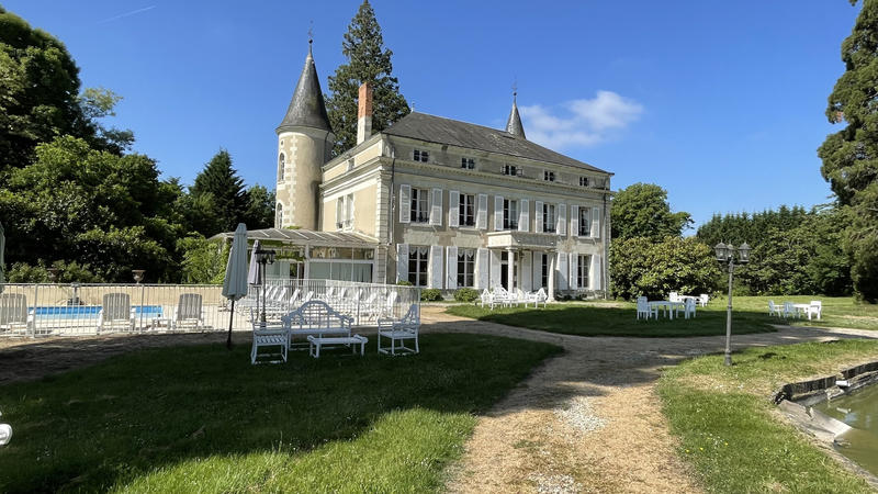 Château - 1 500 m² - 30 pièces