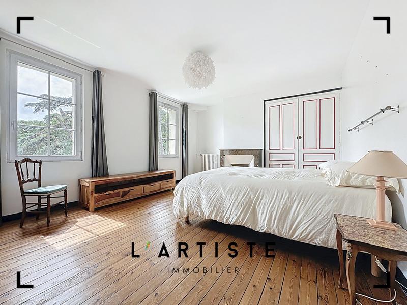 Maison - 353 m² - 11 pièces